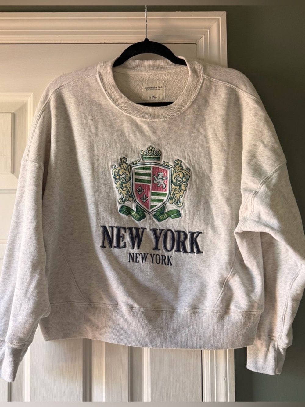 Abercrombie & Fitch Soft A&F Collection New York Crest Pullover Sweatshirt Sz M